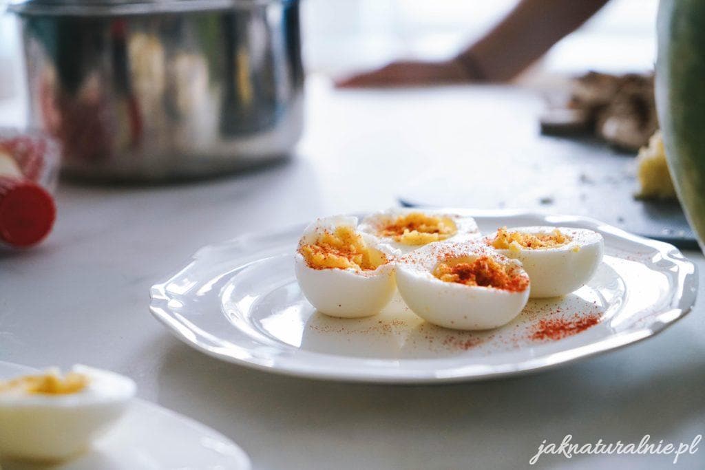 Jajka faszerowane, przepis jak zrobić: