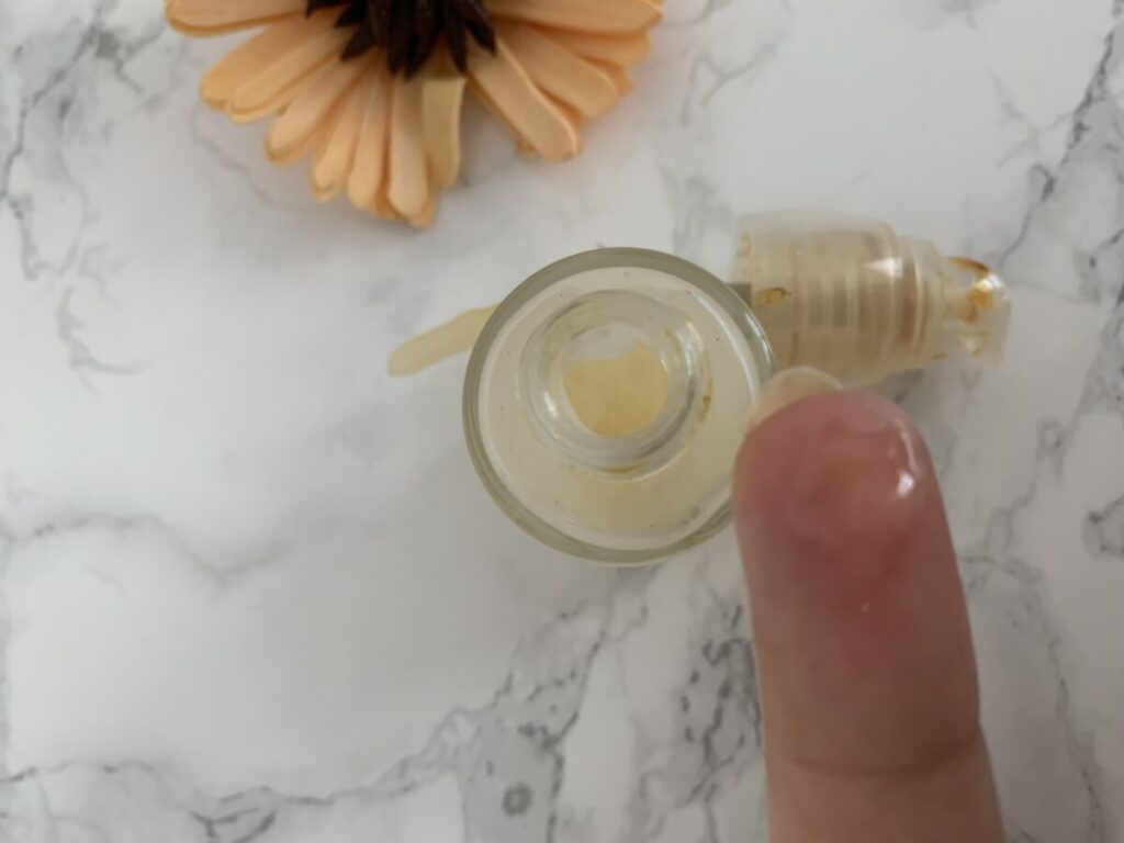 DIY banana facial moisturizing serum from semi-finished products